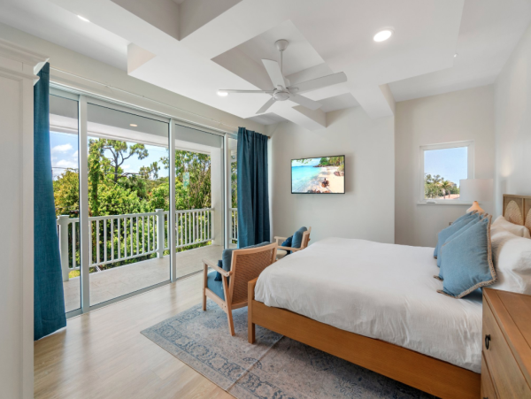 Luxury 4-Bedroom Home Near Vanderbilt Beach in Naples